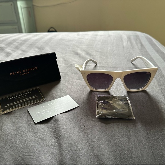 Privé Revaux ‘Victoria’ cats eye sunglasses - Picture 1 of 7